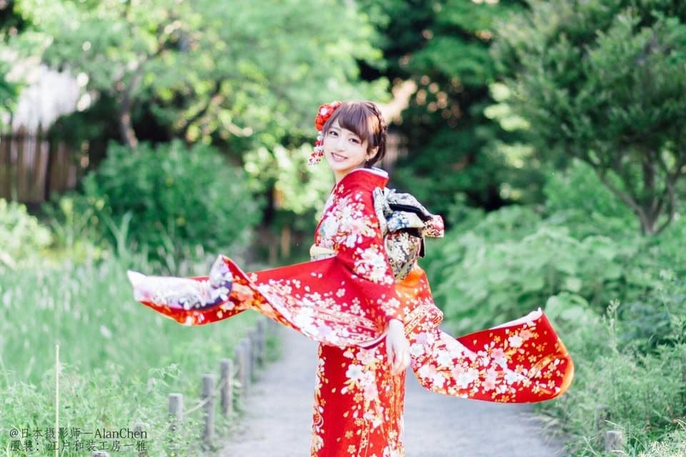 Comparison of the Benefits of Furisode Rental vs. Purchase